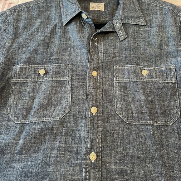 J.Crew Men’s Chambray cotton long sleeved shirt. Excellent like new condition. - Picture 3 of 4